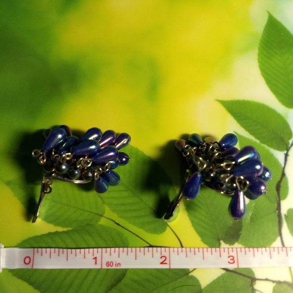 3/$25 vintage 80s iridescent purple tear drop bead cluster earrings - Picture 3 of 5
